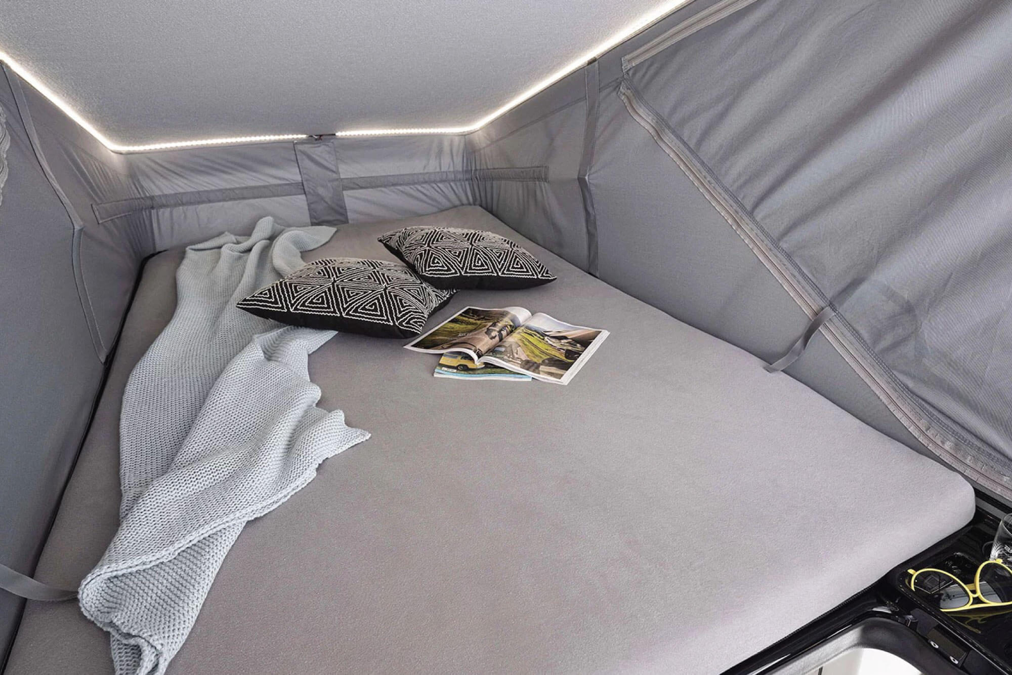 Essebi-Noleggio-Camper-interno